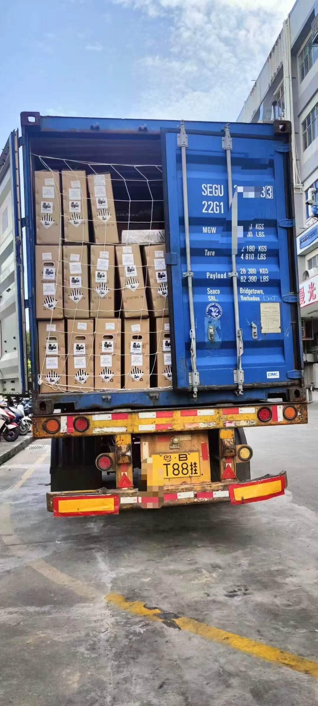 Secured lithium battery cartons during export-container door closing